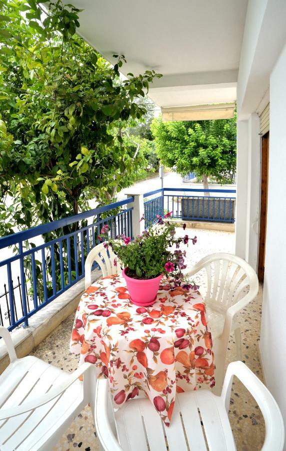 deluxe seaside apartment Konstantinidis Nea Poteidaia Bagian luar foto